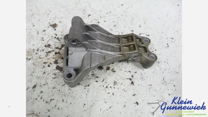Usagé Support dynamo bas Audi S6 Prix € 41,00 Règlement à la marge proposé par Klein Gunnewiek Autodemontage & Motorentechniek