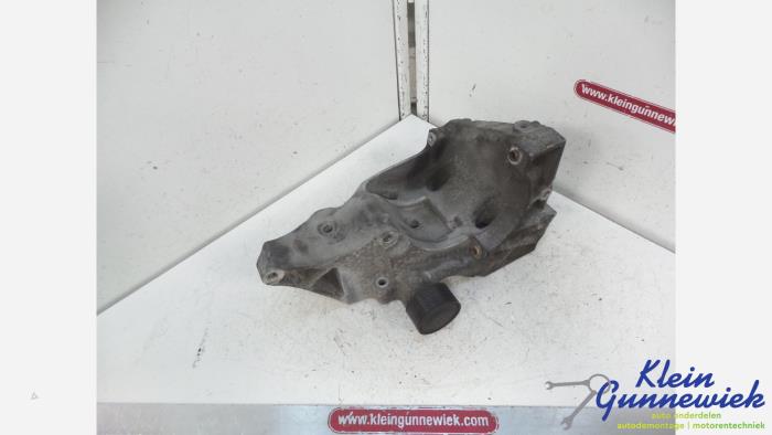 Usagé Support dynamo bas BMW X1 Prix € 32,00 Règlement à la marge proposé par Klein Gunnewiek Autodemontage & Motorentechniek