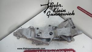 Usados Soporte a la dinamo inferior Audi A4 Precio de solicitud ofrecido por Gebr.Klein Gunnewiek Ho.BV