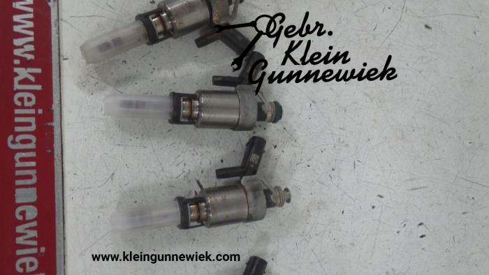 Injector (petrol injection) from a Audi A3 2014