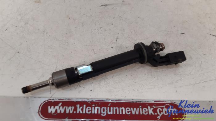 Injector (petrol injection) Volkswagen Passat - 03H906036A AXZ N.V.T.