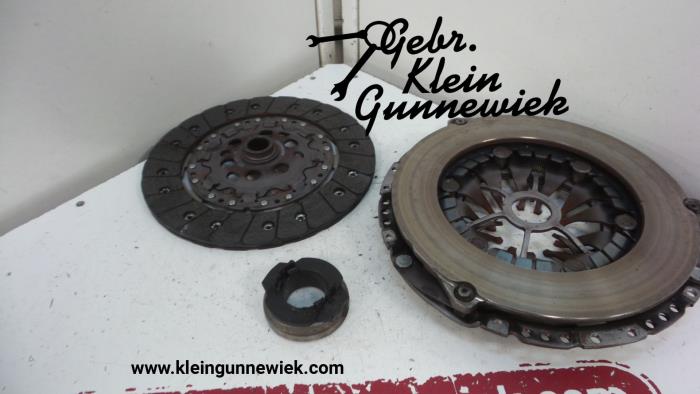 Clutch kit (complete) from a Volkswagen Transporter 2010