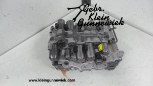 Usados Bloque de válvulas hidráulico Volvo XC40 Precio de solicitud ofrecido por Gebr.Klein Gunnewiek Ho.BV