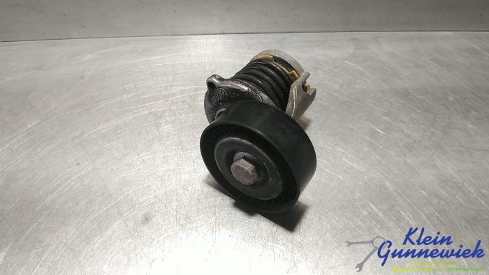 Usados Rodillo tensor correa múltiple Volkswagen Passat Precio € 25,00 Norma de margen ofrecido por Klein Gunnewiek Autodemontage & Motorentechniek