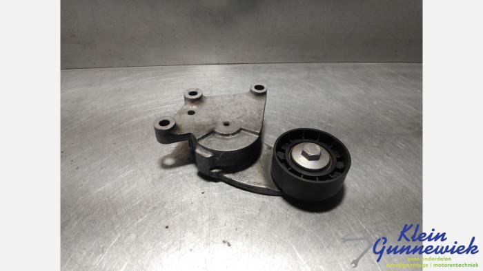 Usados Rodillo tensor correa múltiple Ford Focus Precio € 29,00 Norma de margen ofrecido por Klein Gunnewiek Autodemontage & Motorentechniek