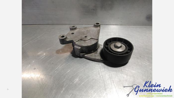 Usados Rodillo tensor correa múltiple Ford Fiesta Precio € 29,00 Norma de margen ofrecido por Klein Gunnewiek Autodemontage & Motorentechniek
