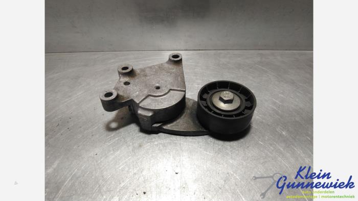 Usados Rodillo tensor correa múltiple Ford Focus Precio € 30,00 Norma de margen ofrecido por Klein Gunnewiek Autodemontage & Motorentechniek