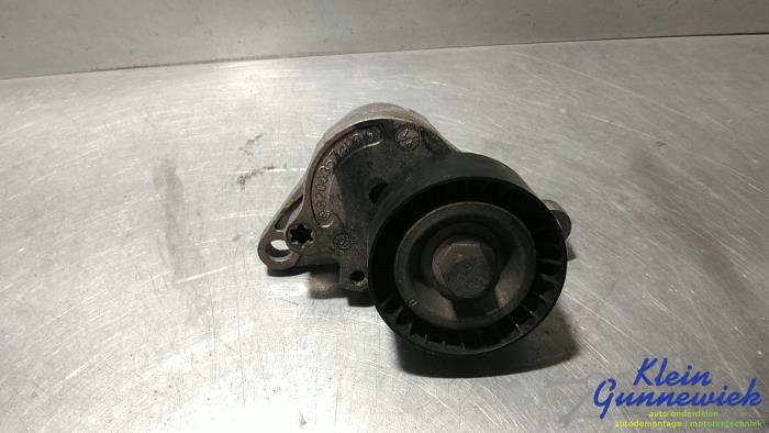 Usados Rodillo tensor correa múltiple Renault Trafic Precio € 19,00 Norma de margen ofrecido por Klein Gunnewiek Autodemontage & Motorentechniek