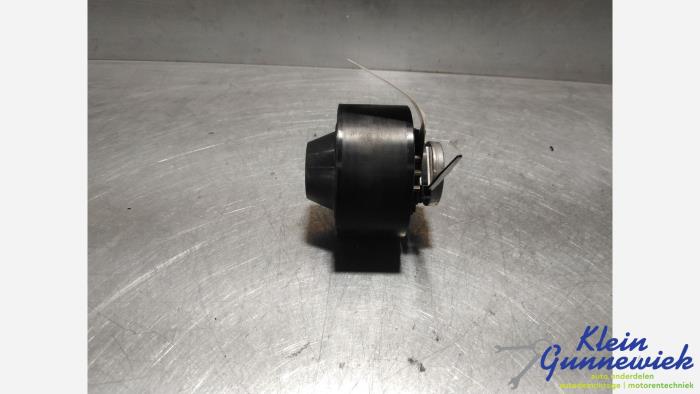 Usados Rodillo tensor correa múltiple Renault Twingo Precio € 15,00 Norma de margen ofrecido por Klein Gunnewiek Autodemontage & Motorentechniek