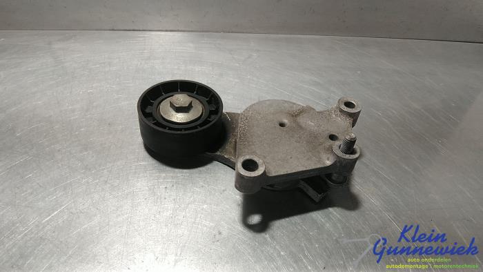 Usados Rodillo tensor correa múltiple Ford Mondeo Precio € 29,00 Norma de margen ofrecido por Klein Gunnewiek Autodemontage & Motorentechniek