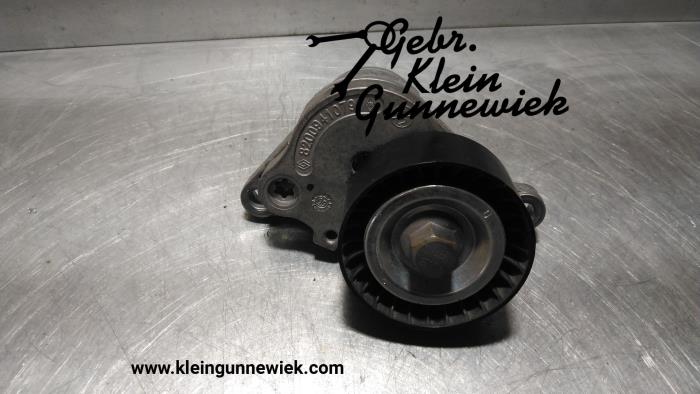 Drive belt tensioner from a Opel Movano 2011
