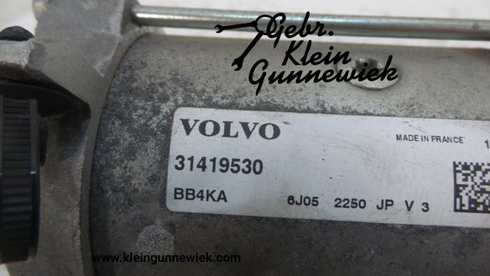Rozrusznik z Volvo V40 2016