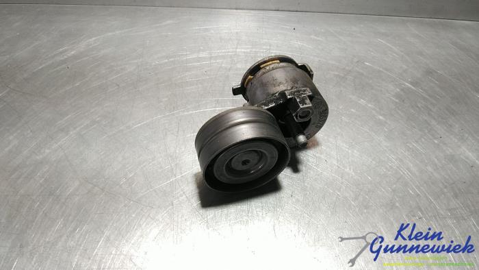 Usados Rodillo tensor correa múltiple Renault Megane Precio € 19,00 Norma de margen ofrecido por Klein Gunnewiek Autodemontage & Motorentechniek