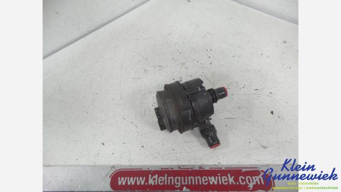 Begagnade Vattenpump BMW 3-Serie Pris € 65,00 Marginaltabell erbjuds av Klein Gunnewiek Autodemontage & Motorentechniek