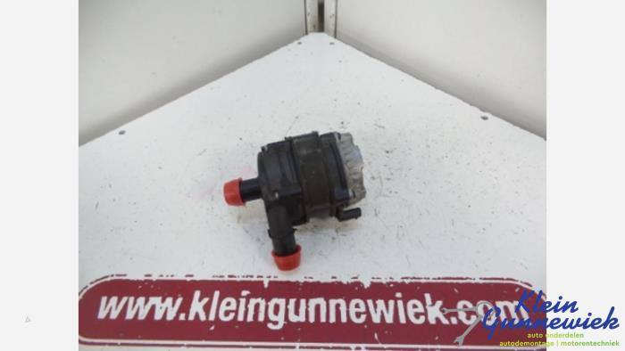 Używane Pompa wodna Volkswagen Passat Cena € 20,00 Procedura marży oferowane przez Klein Gunnewiek Autodemontage & Motorentechniek