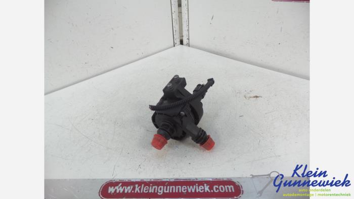 Begagnade Vattenpump BMW M1 Pris € 30,00 Marginaltabell erbjuds av Klein Gunnewiek Autodemontage & Motorentechniek