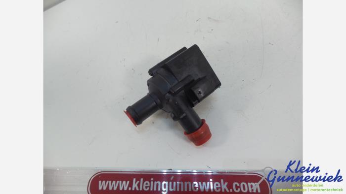 Begagnade Vattenpump Audi A8 Pris € 55,00 Marginaltabell erbjuds av Klein Gunnewiek Autodemontage & Motorentechniek