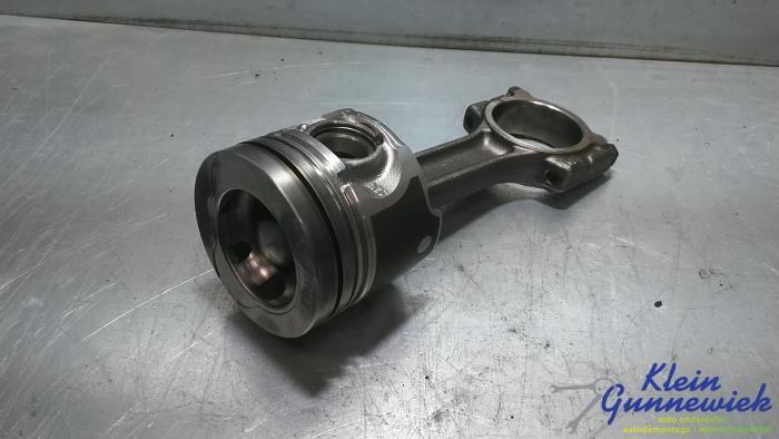 Usagé Piston Renault Clio Prix sur demande proposé par Klein Gunnewiek Autodemontage & Motorentechniek