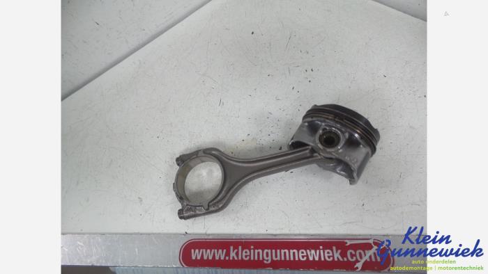 Used Piston Volkswagen Polo Price on request offered by Klein Gunnewiek Autodemontage & Motorentechniek