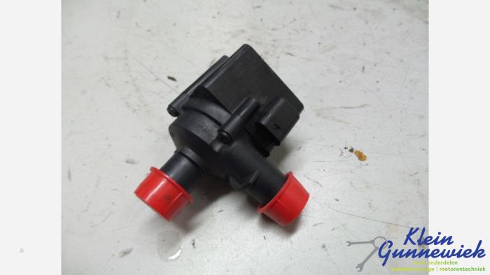 Begagnade Vattenpump Audi Q7 Pris € 55,00 Marginaltabell erbjuds av Klein Gunnewiek Autodemontage & Motorentechniek
