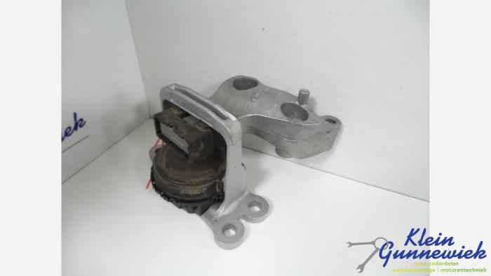Used Engine mount Nissan X-Trail Price € 29,00 Margin scheme offered by Klein Gunnewiek Autodemontage & Motorentechniek
