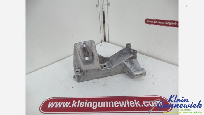 Engine mount from a Iveco New Daily 2008