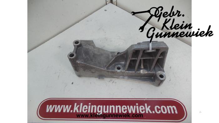 Engine mount from a Iveco New Daily 2008