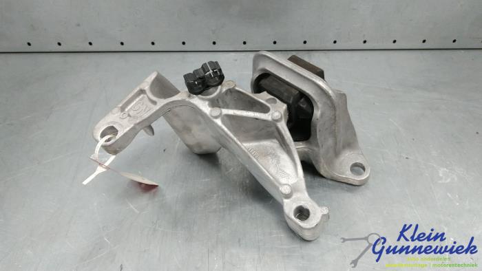 Used Engine mount Renault Fluence Price € 50,00 Margin scheme offered by Klein Gunnewiek Autodemontage & Motorentechniek