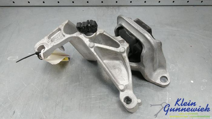 Used Engine mount Renault Fluence Price € 50,00 Margin scheme offered by Klein Gunnewiek Autodemontage & Motorentechniek