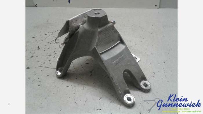 Used Engine mount Audi A4 Price € 26,00 Margin scheme offered by Klein Gunnewiek Autodemontage & Motorentechniek