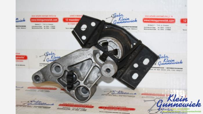 Used Engine mount Renault Laguna Price € 35,00 Margin scheme offered by Klein Gunnewiek Autodemontage & Motorentechniek