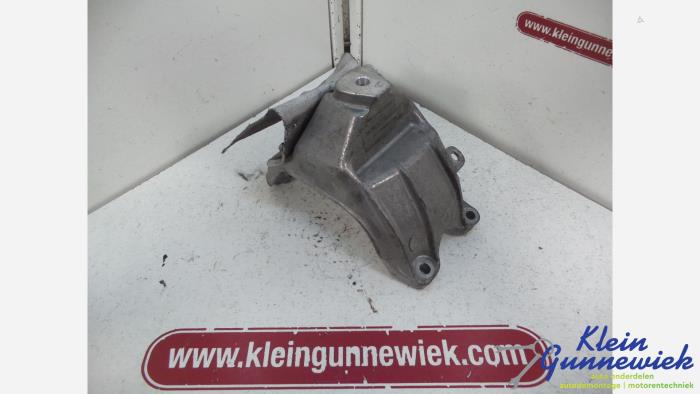 Used Engine mount Audi A4 Price € 15,00 Margin scheme offered by Klein Gunnewiek Autodemontage & Motorentechniek