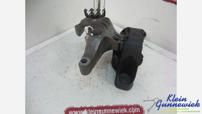 Used Engine mount Renault Clio Price € 20,00 Margin scheme offered by Klein Gunnewiek Autodemontage & Motorentechniek
