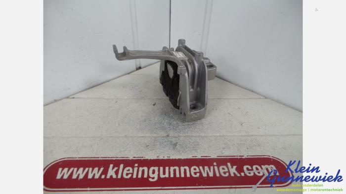Used Engine mount Volkswagen Golf Price € 24,00 Margin scheme offered by Klein Gunnewiek Autodemontage & Motorentechniek