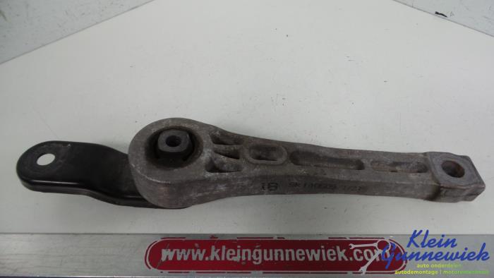 Usagé Support moteur Volkswagen Passat Prix € 15,00 Règlement à la marge proposé par Klein Gunnewiek Autodemontage & Motorentechniek