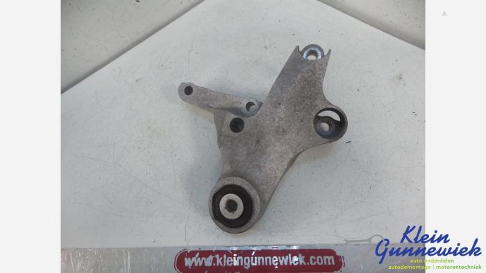 Usagé Support moteur Mercedes Citan Prix € 29,00 Règlement à la marge proposé par Klein Gunnewiek Autodemontage & Motorentechniek