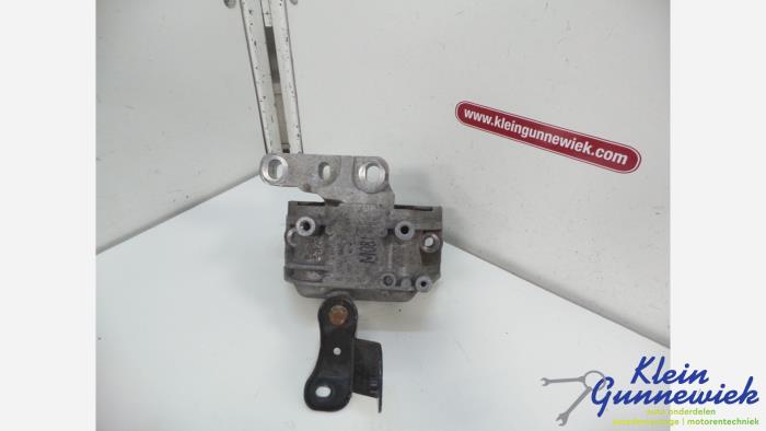 Used Engine mount Volkswagen Passat Price € 30,00 Margin scheme offered by Klein Gunnewiek Autodemontage & Motorentechniek