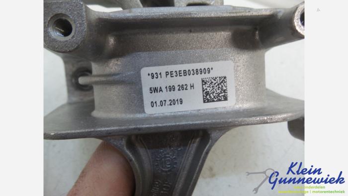 Engine mount from a Volkswagen Golf 2019