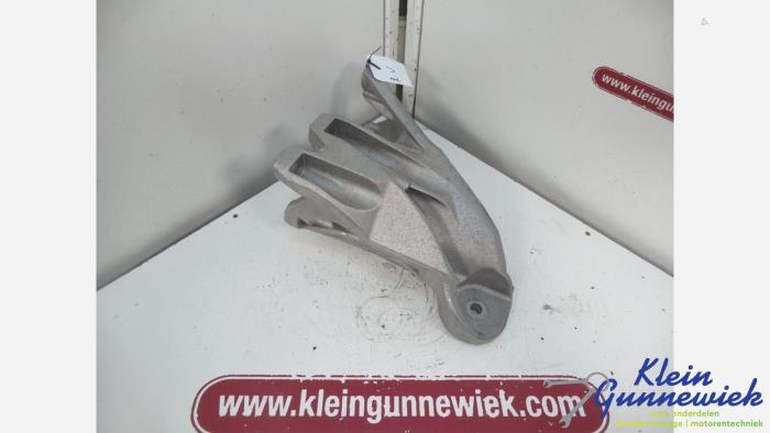 Used Engine mount Volkswagen Touareg Price € 20,00 Margin scheme offered by Klein Gunnewiek Autodemontage & Motorentechniek