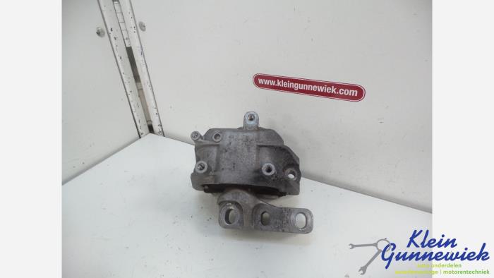Used Engine mount Volkswagen Touran Price € 15,00 Margin scheme offered by Klein Gunnewiek Autodemontage & Motorentechniek