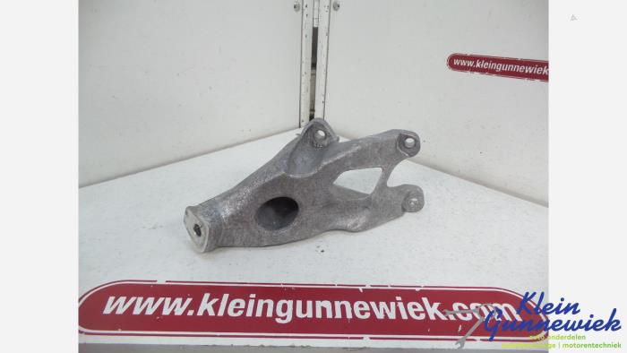 Begagnade Motorfäste Audi A4 Pris € 17,00 Marginaltabell erbjuds av Klein Gunnewiek Autodemontage & Motorentechniek