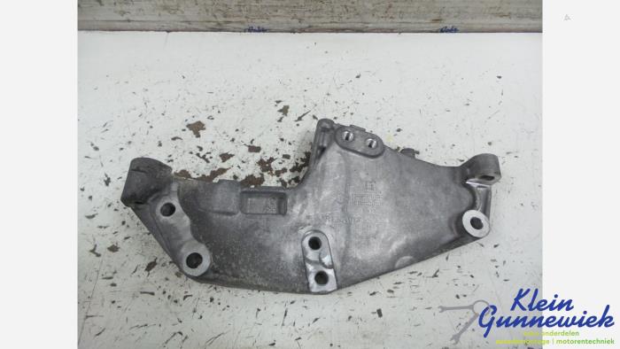 Used Engine mount Renault Trafic Price € 18,00 Margin scheme offered by Klein Gunnewiek Autodemontage & Motorentechniek