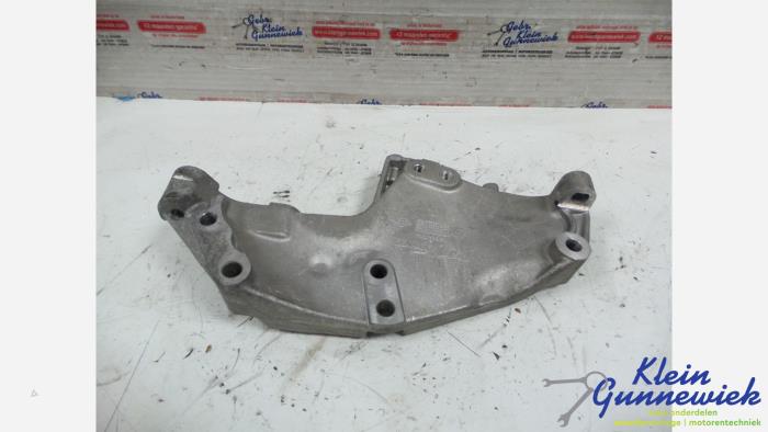 Used Engine mount Renault Trafic Price € 16,00 Margin scheme offered by Klein Gunnewiek Autodemontage & Motorentechniek