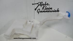 Gebrauchte Scheibensprühertank vorne Volkswagen Jetta Preis € 25,00 Margenregelung angeboten von Gebr.Klein Gunnewiek Ho.BV