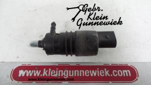 Used Windscreen washer pump Honda Civic Price on request offered by Gebr.Klein Gunnewiek Ho.BV