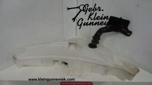 Usados Depósito de lavaparabrisas delante Volkswagen Touareg Precio de solicitud ofrecido por Gebr.Klein Gunnewiek Ho.BV