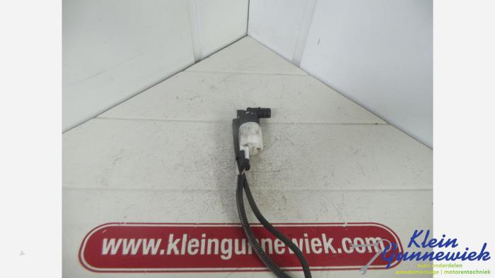 Używane Pompa spryskiwacza przód Opel Vivaro Cena € 15,00 Procedura marży oferowane przez Klein Gunnewiek Autodemontage & Motorentechniek