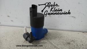 Used Windscreen washer pump Renault Clio Price € 20,00 Margin scheme offered by Gebr.Klein Gunnewiek Ho.BV