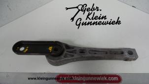 Używane Wspornik skrzyni biegów Volkswagen Tiguan Cena na żądanie oferowane przez Gebr.Klein Gunnewiek Ho.BV