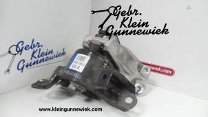 Used Gearbox mount Kia Carens Price on request offered by Gebr.Klein Gunnewiek Ho.BV